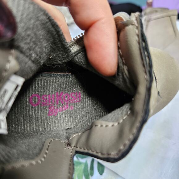Oshkosh B'Gosh Taupe Faux Suede Sparkle Heart Side Zip Booties Boots (5 Toddler) - Picture 7 of 8